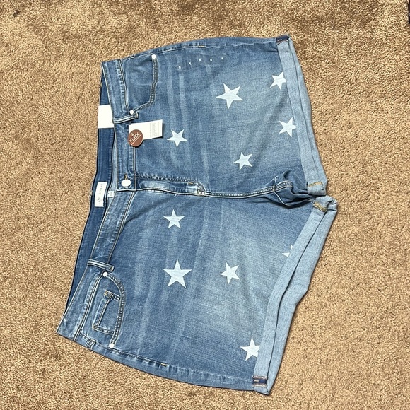 Lane Bryant Signature Fit Boyfriend Jean Midi Short - Picture 3 of 10